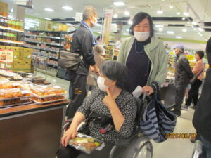 ［GH 菜の花］　みんなでお弁当を買いに行きました🍱